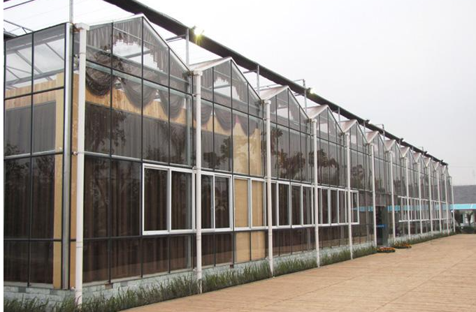Heating and cooling of agricultural glass greenhouses