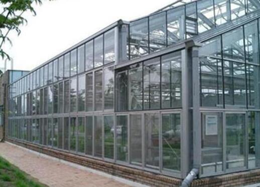 Comparison between glass greenhouse and film greenhouse